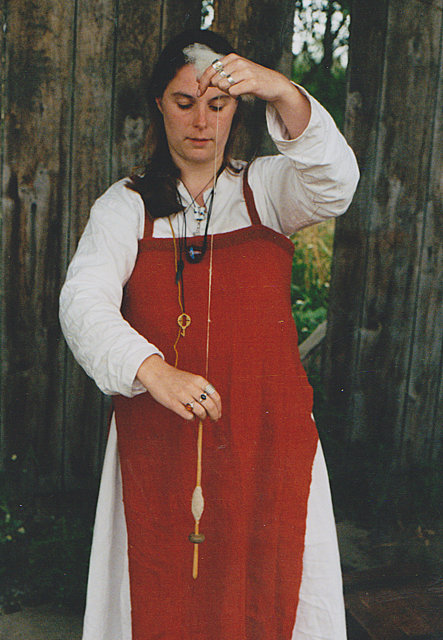 Viking_woman_spinning_the_drop_spindle