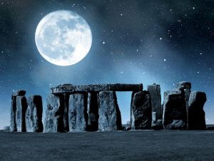 stonehenge-moon